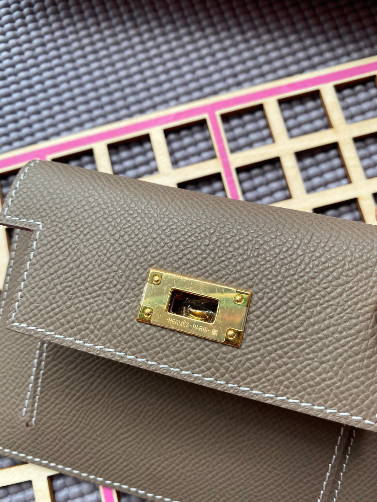 Hermes Kelly Pocket 13.5 Brown Epsom Ghw