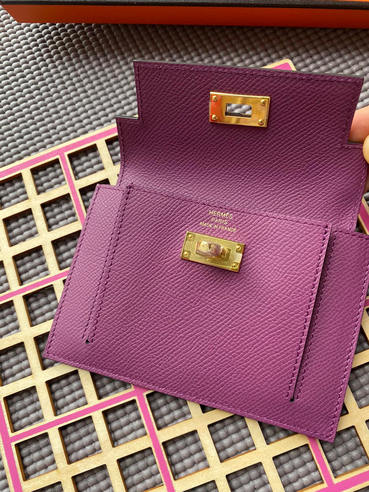Hermes Kelly Pocket 13.5 Purple Epsom Ghw