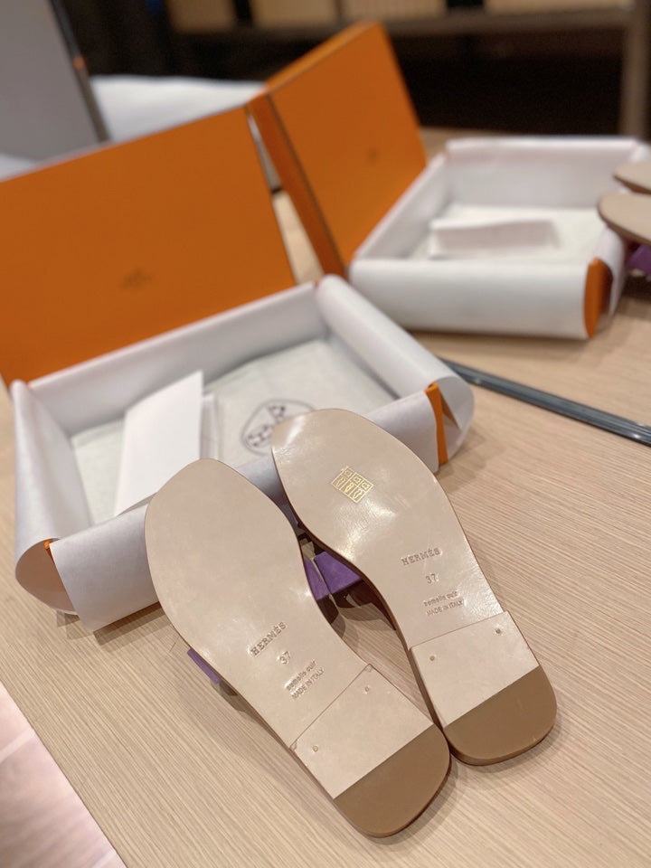 Hermes 0RAN Sandals in Violet Purple Suede and Cherry Red Calfskin