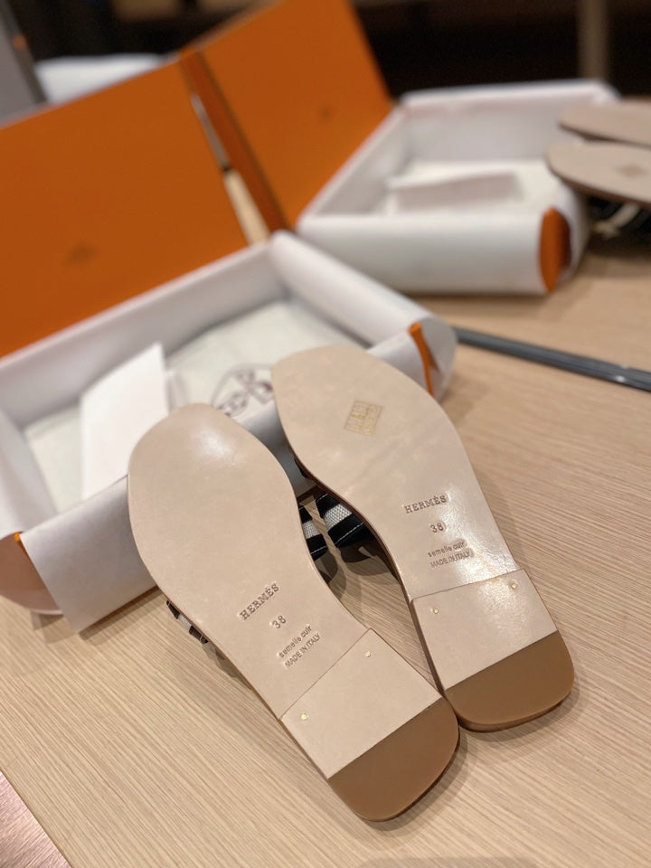 Hermes 0RAN Sandals in Black Calfskin and White Canvas