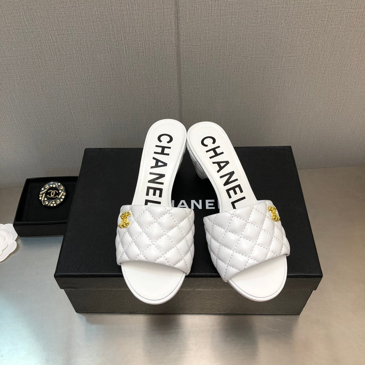 Chanel Diamond-Quilted 6 cm Sandals in White Lambskin