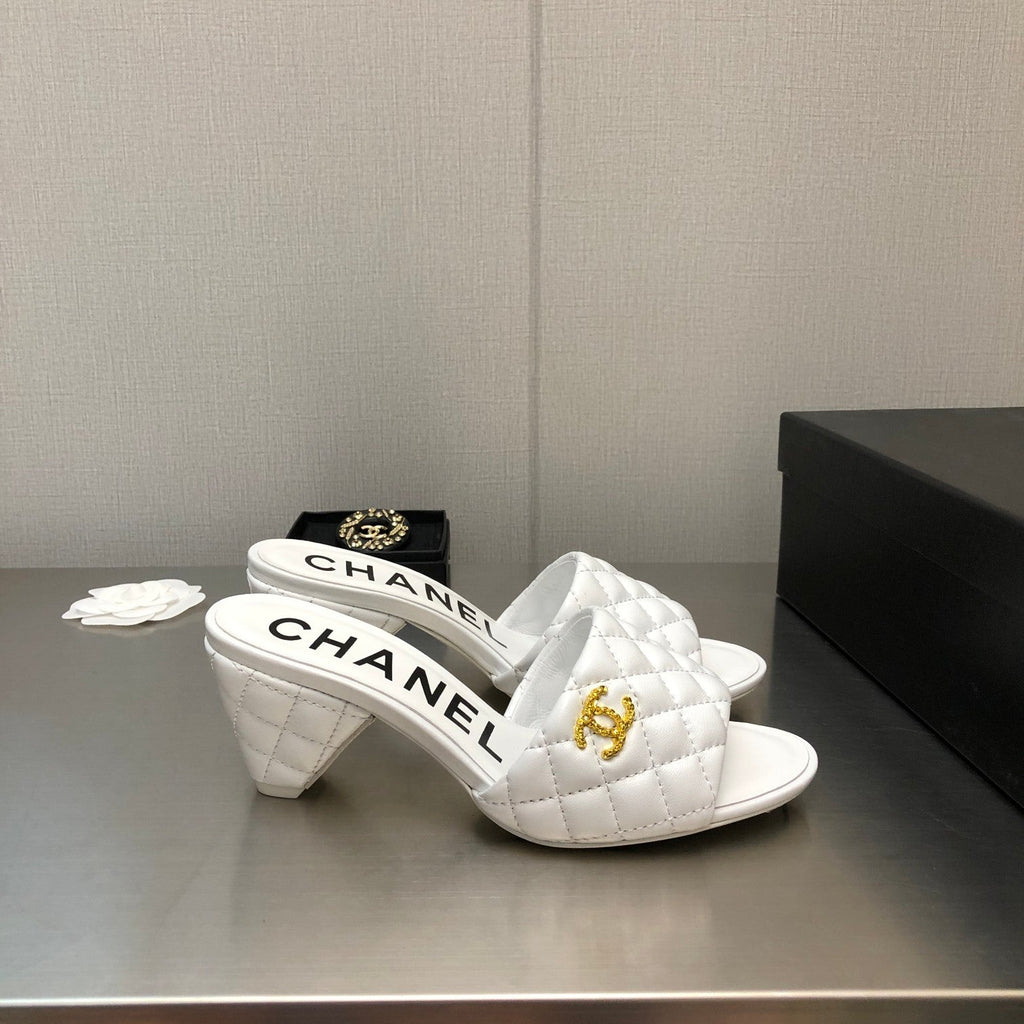 Chanel Diamond-Quilted 6 cm Sandals in White Lambskin