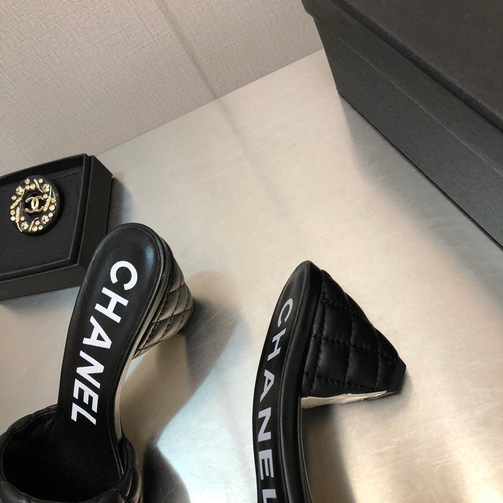Chanel Diamond-Quilted 6 cm Sandals in Black Lambskin