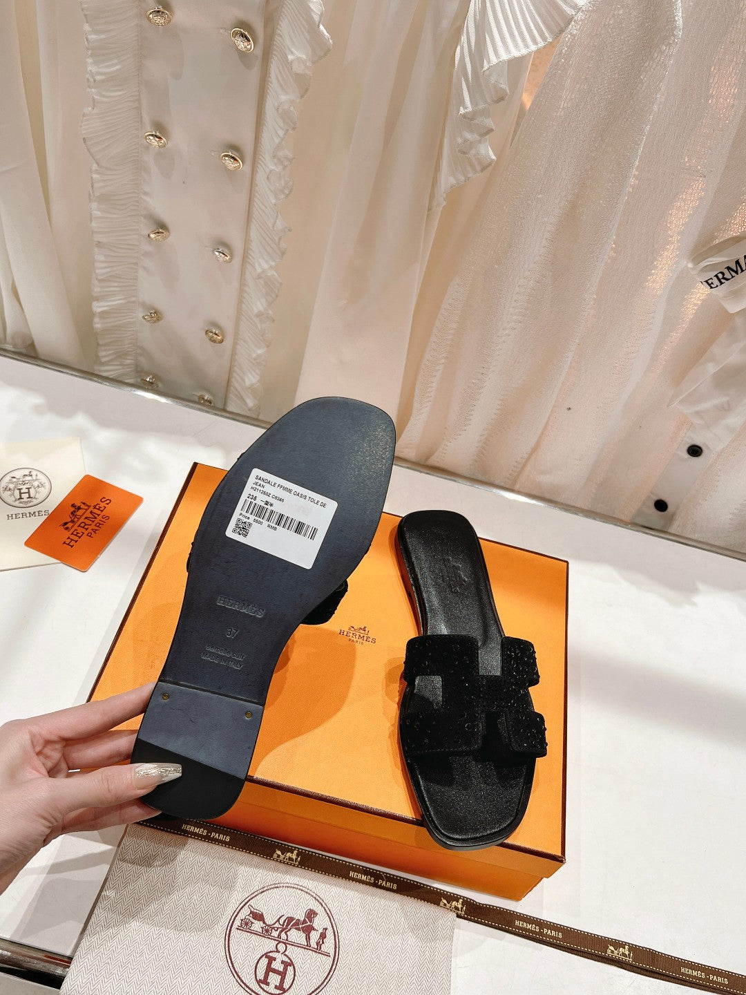 Hermes 0RAN Sandal Black Lambskin Attach Crystals-Black