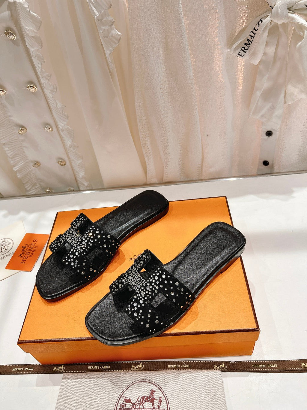 Hermes 0RAN Sandal Black Lambskin Attach Crystals
