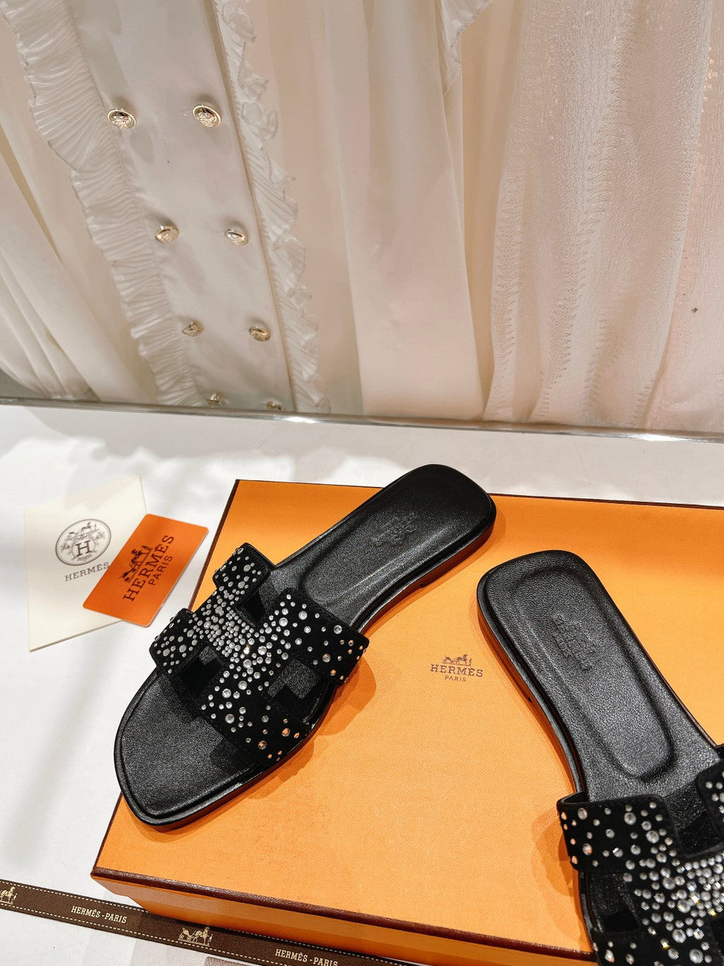 Hermes 0RAN Sandal Black Lambskin Attach Crystals
