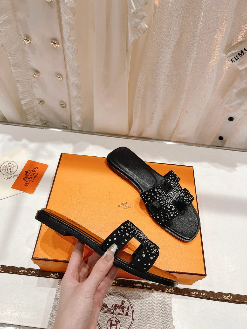 Hermes 0RAN Sandal Black Lambskin Attach Crystals