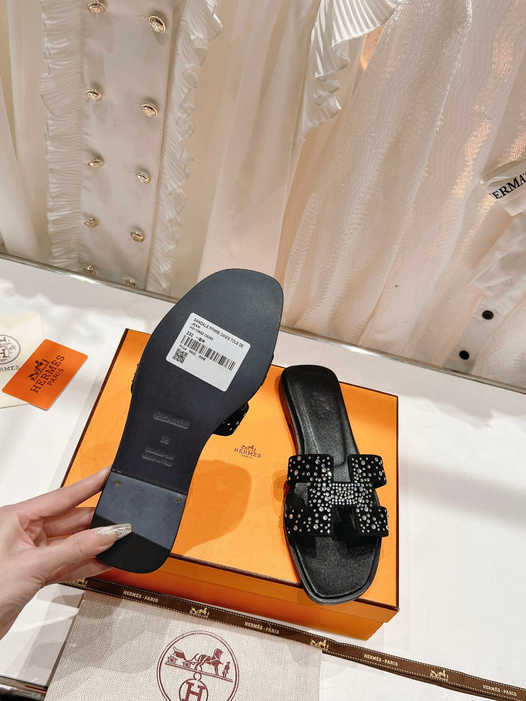 Hermes 0RAN Sandal Black Lambskin Attach Crystals