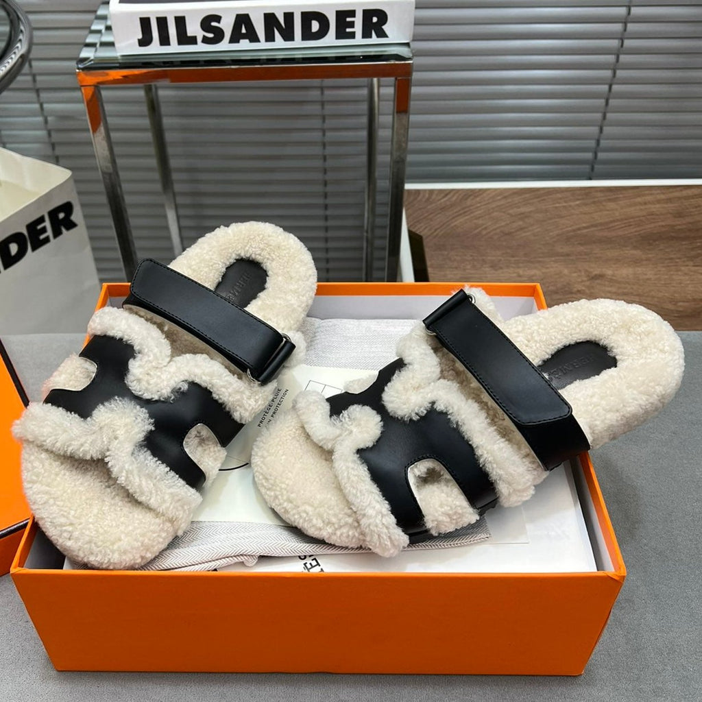 Hermes Chypre Slippers in Beige Lamb Wool and Black Calfskin