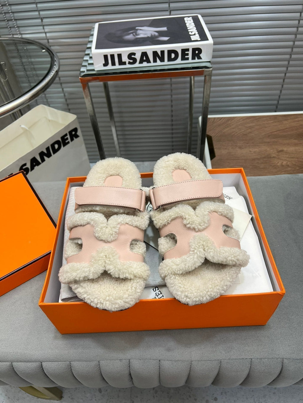 Hermes Chypre Slippers in Beige Lamb Wool and Baby Pink Calfskin