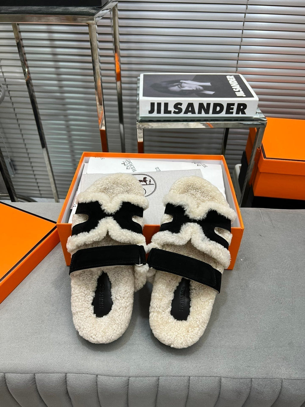 Hermes Chypre Slippers in Beige Lamb Wool and Black Suede