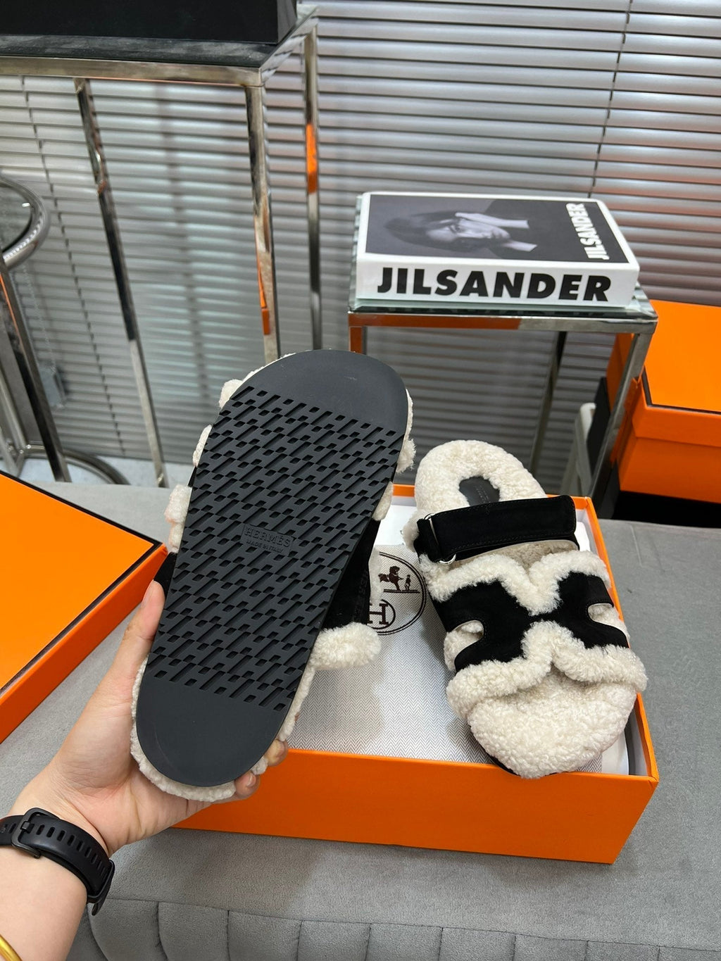 Hermes Chypre Slippers in Beige Lamb Wool and Black Suede