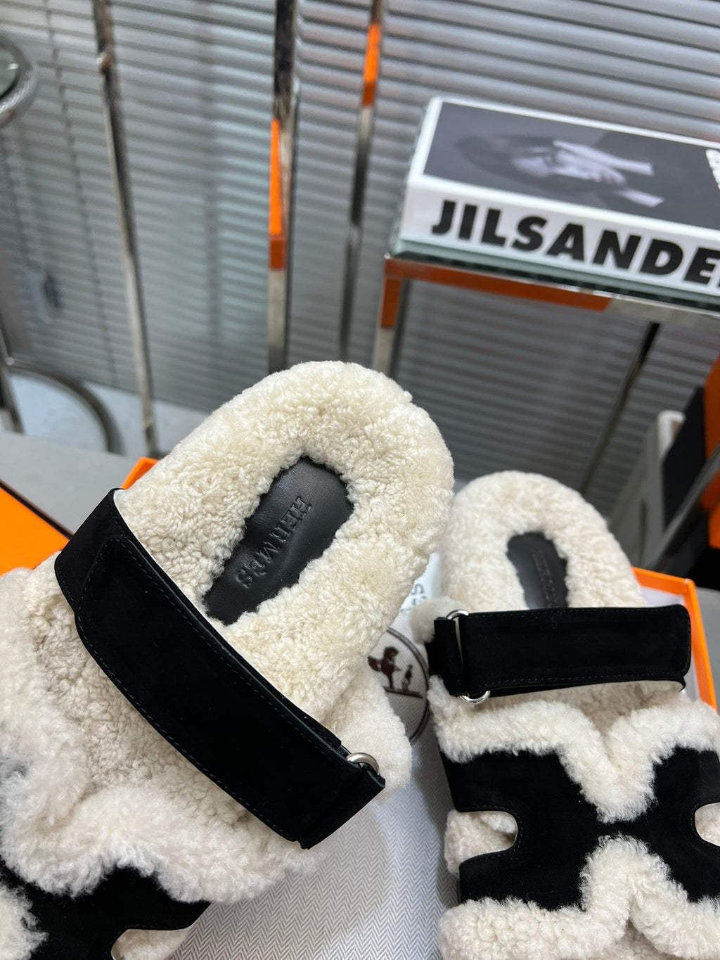 Hermes Chypre Slippers in Beige Lamb Wool and Black Suede