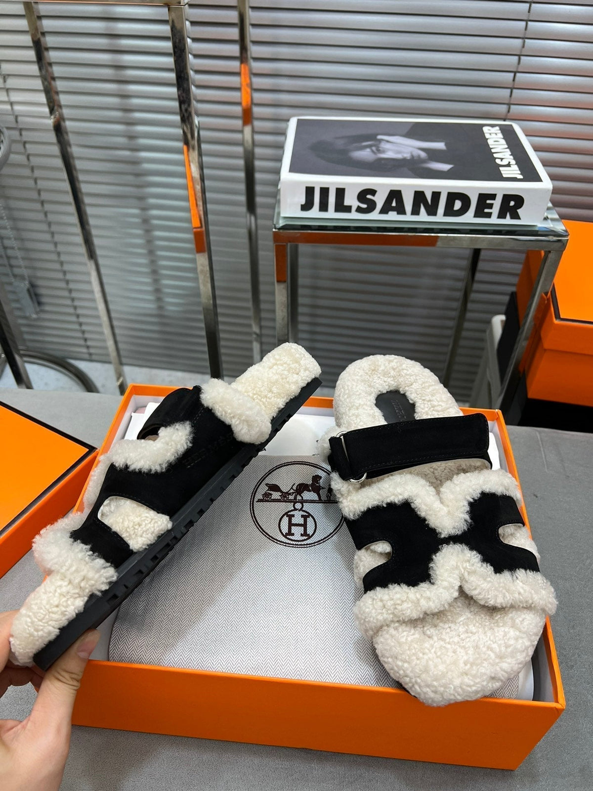 Hermes Chypre Slippers in Beige Lamb Wool and Black Suede