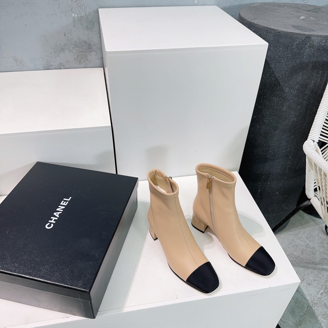 Chanel Ankle Boots 25S 45 mm in Beige and Black Lambskin with Zipper
