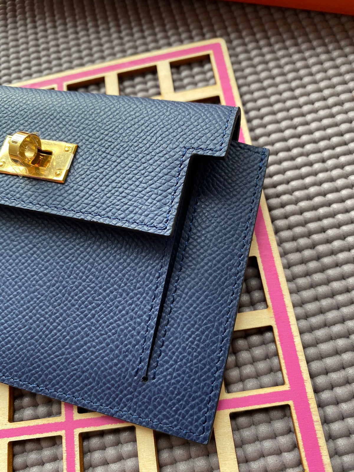 Hermes Kelly Pocket 13.5 Blue Epsom Ghw