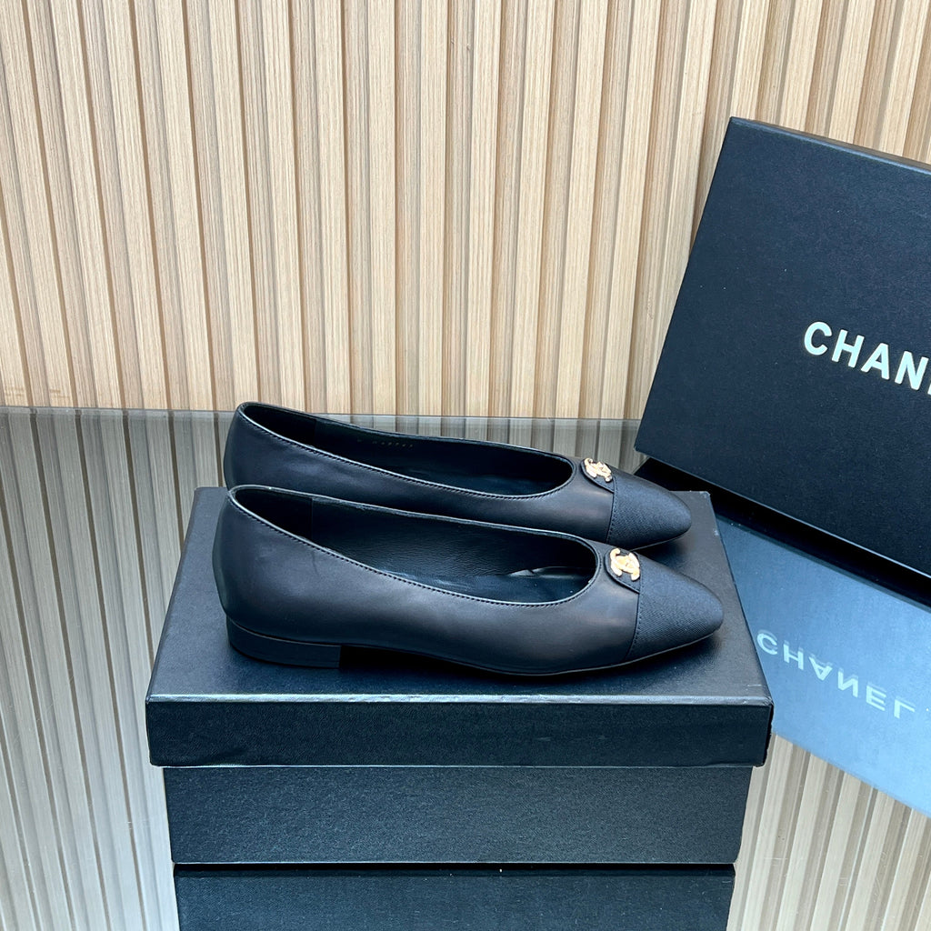 Chanel 25S Ballet Flats Logo in Black Calfskin and Canvas Gold Hardwre