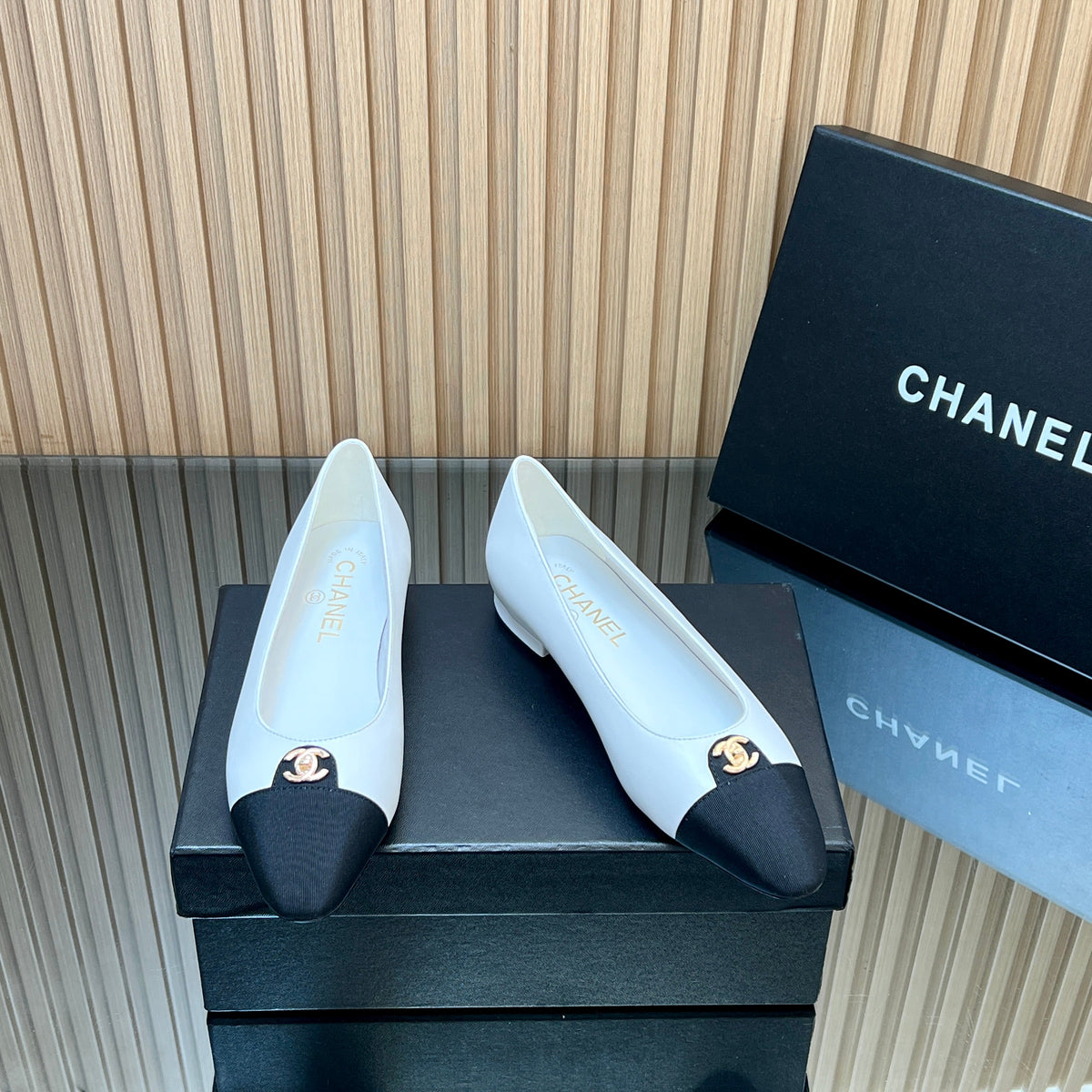Chanel 25S Ballet Flats Logo in White Calfskin and Black Canvas Gold Hardwre