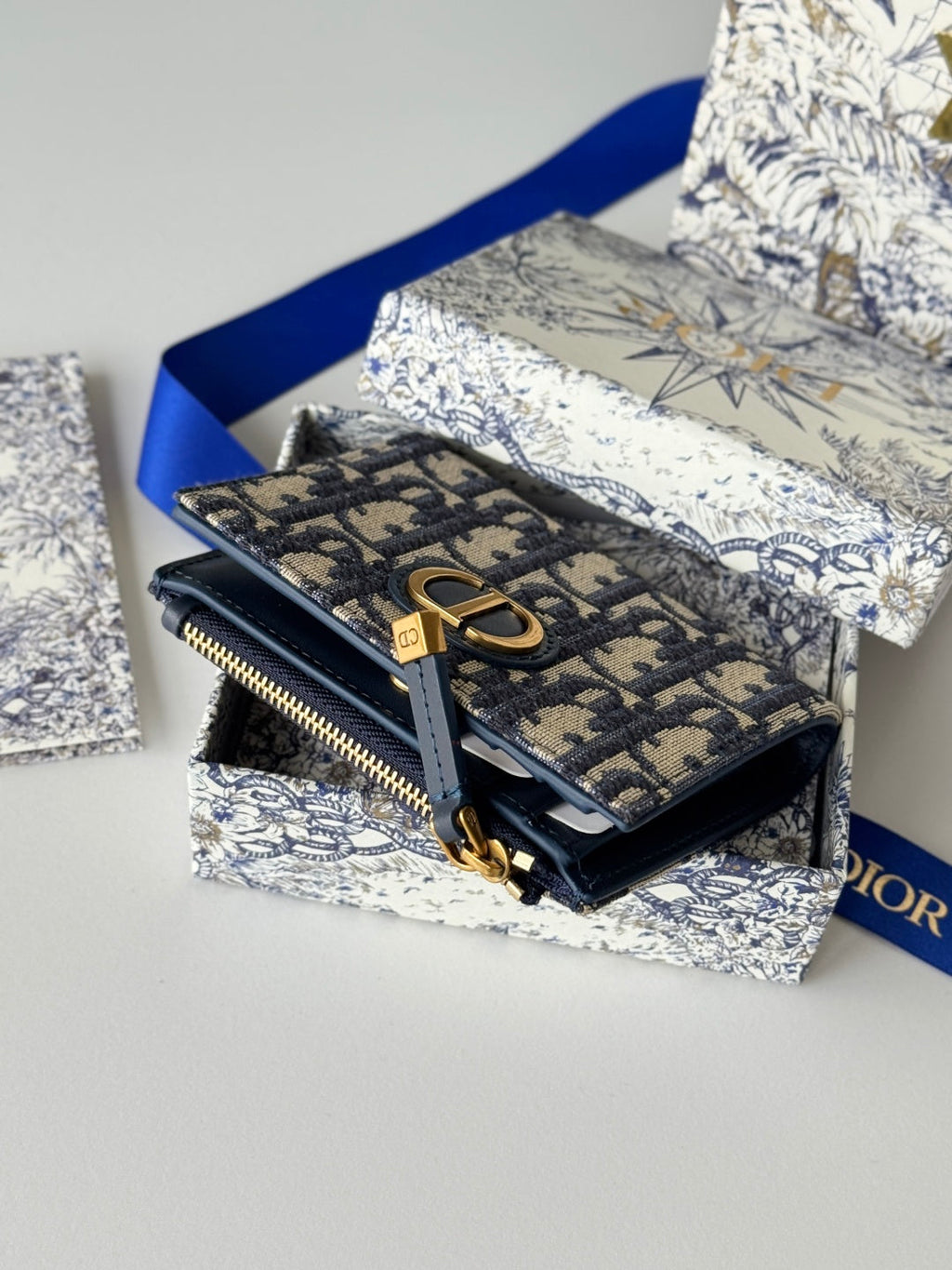 Chanel Dior 25S 30 Montaigne Dahlia Wallet 11 in Blue Dior Oblique Jacquard