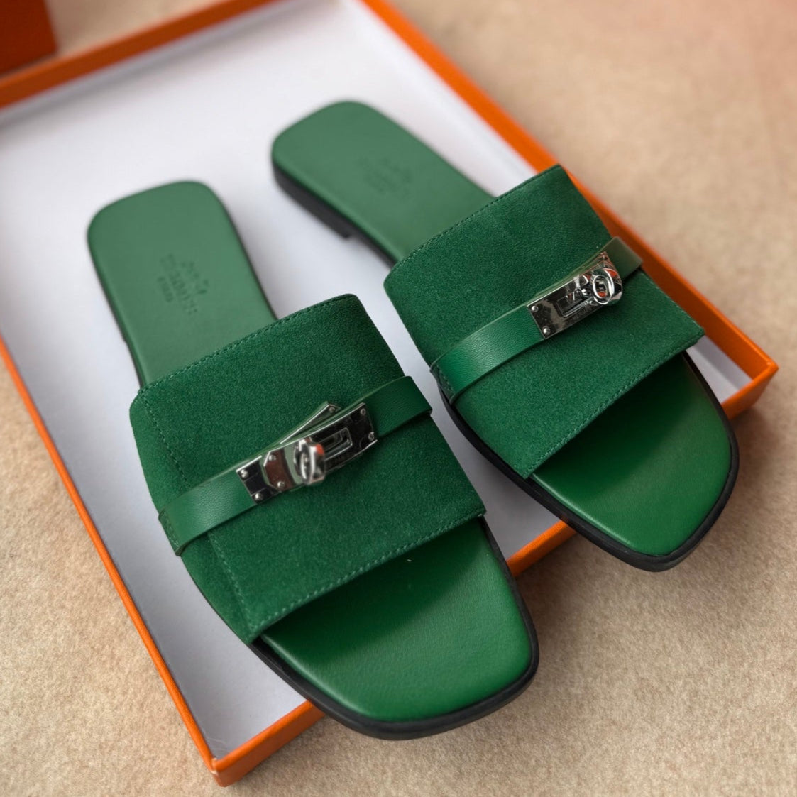 Hermes 0RAN Sandals in Emerald Green Calfskin