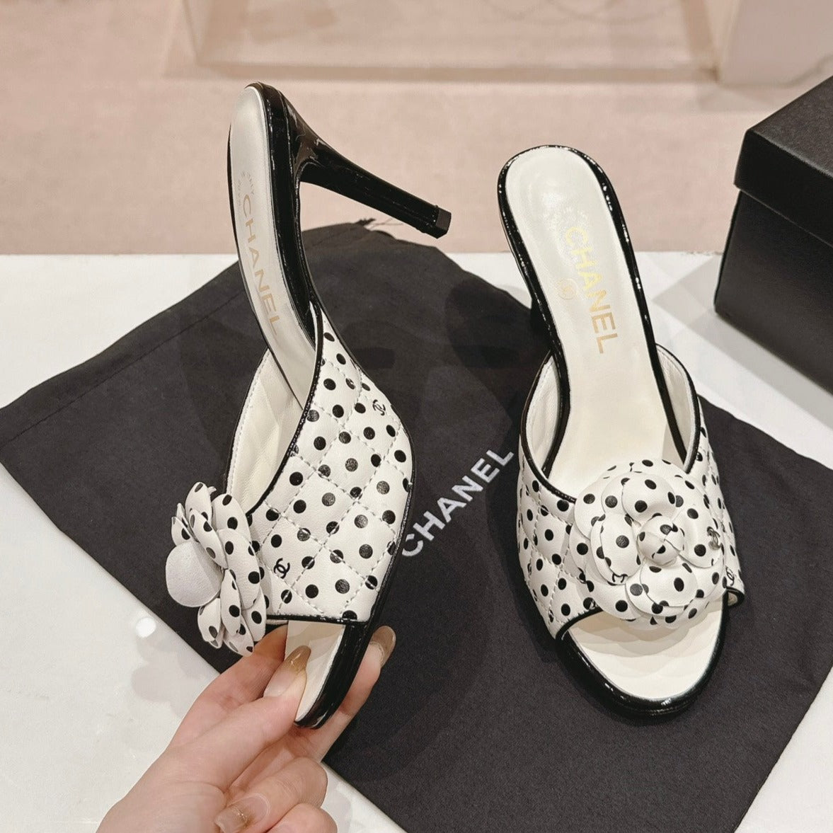 Chanel Double C New Camellia High Heel White/Black Caro