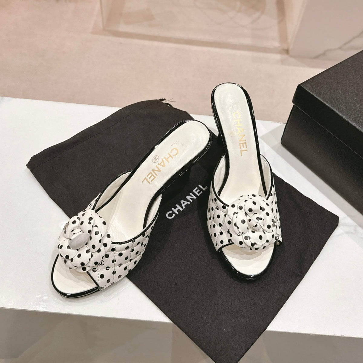 Chanel Double C New Camellia High Heel White/Black Caro