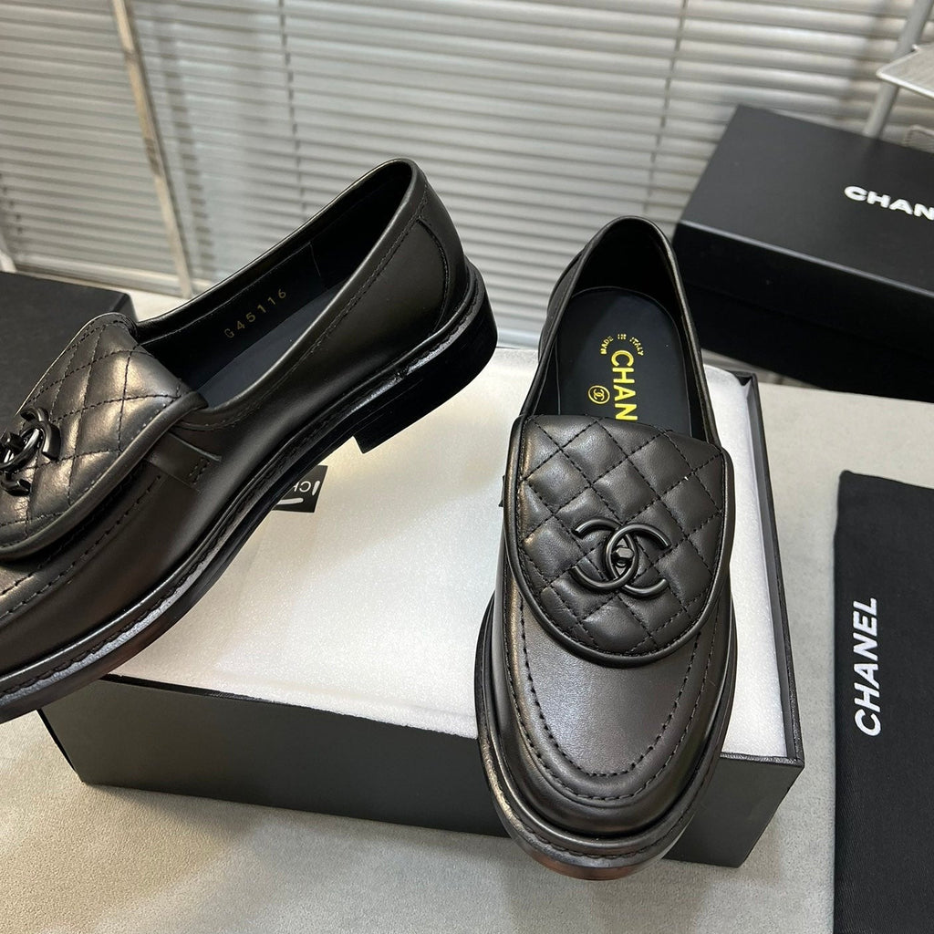 Chanel Women Loafers in Leather Black
