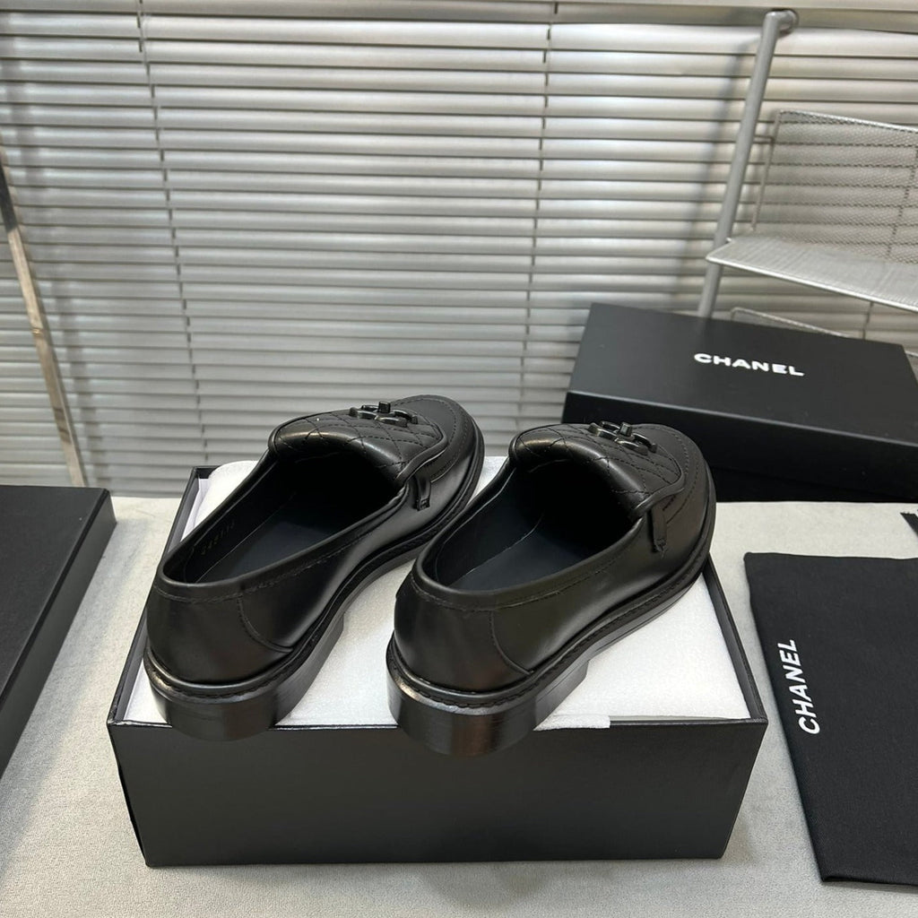 Chanel Women Loafers in Leather Black