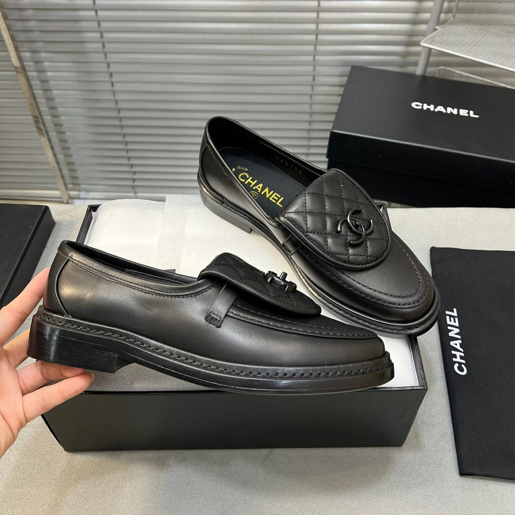 Chanel Women Loafers in Leather Black