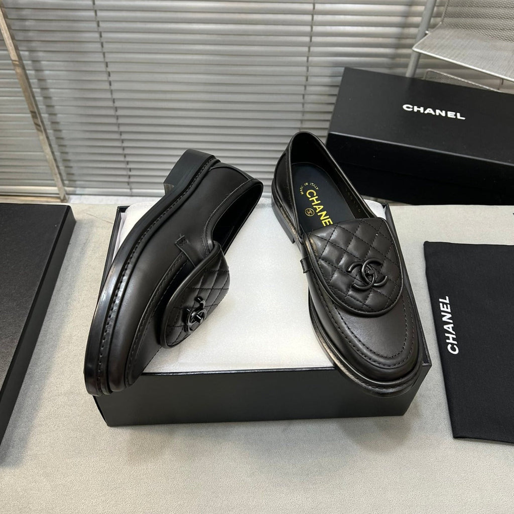 Chanel Women Loafers in Leather Black