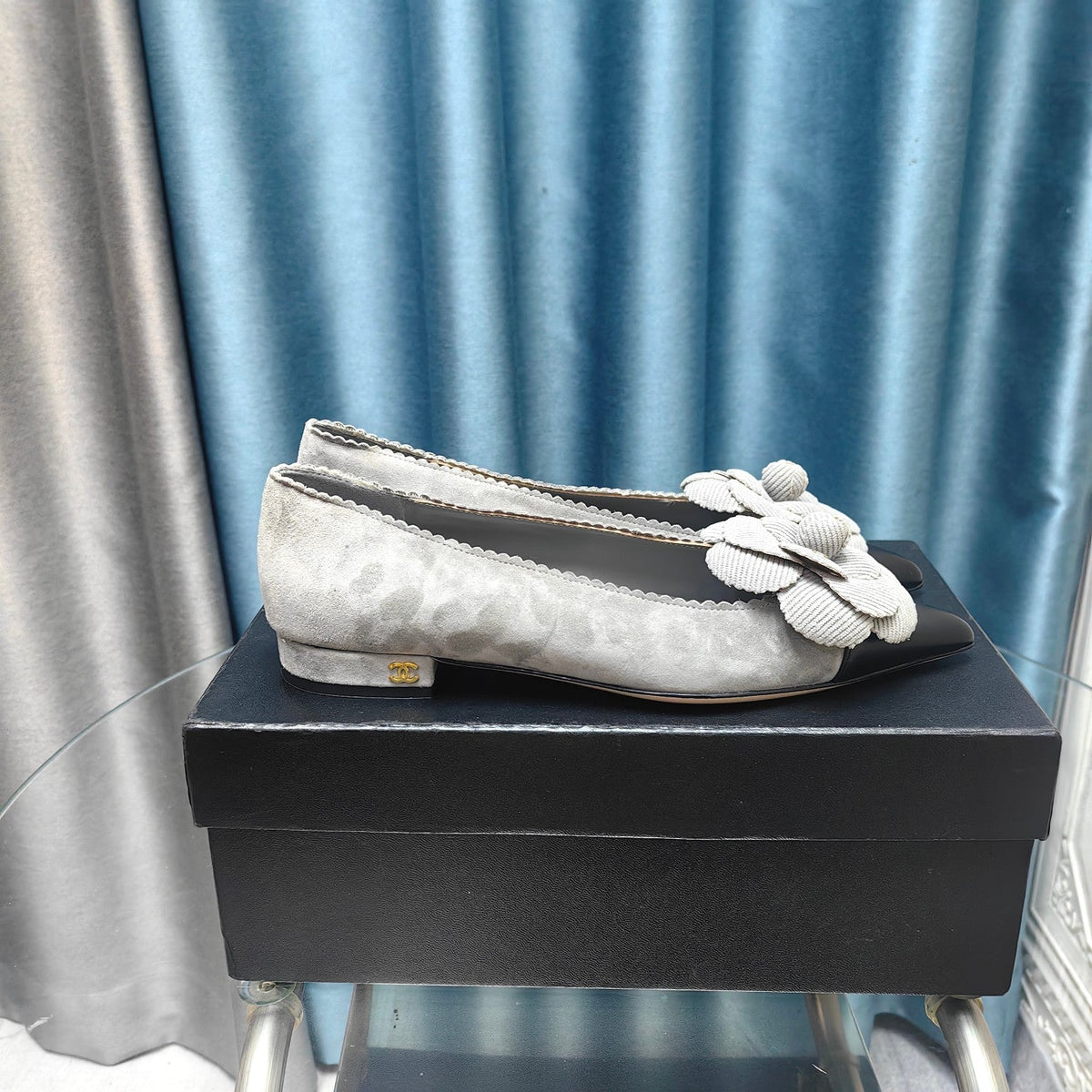 Chanel Ballet Flat in Spanish Gray Suede and Black Calfskin with Flower