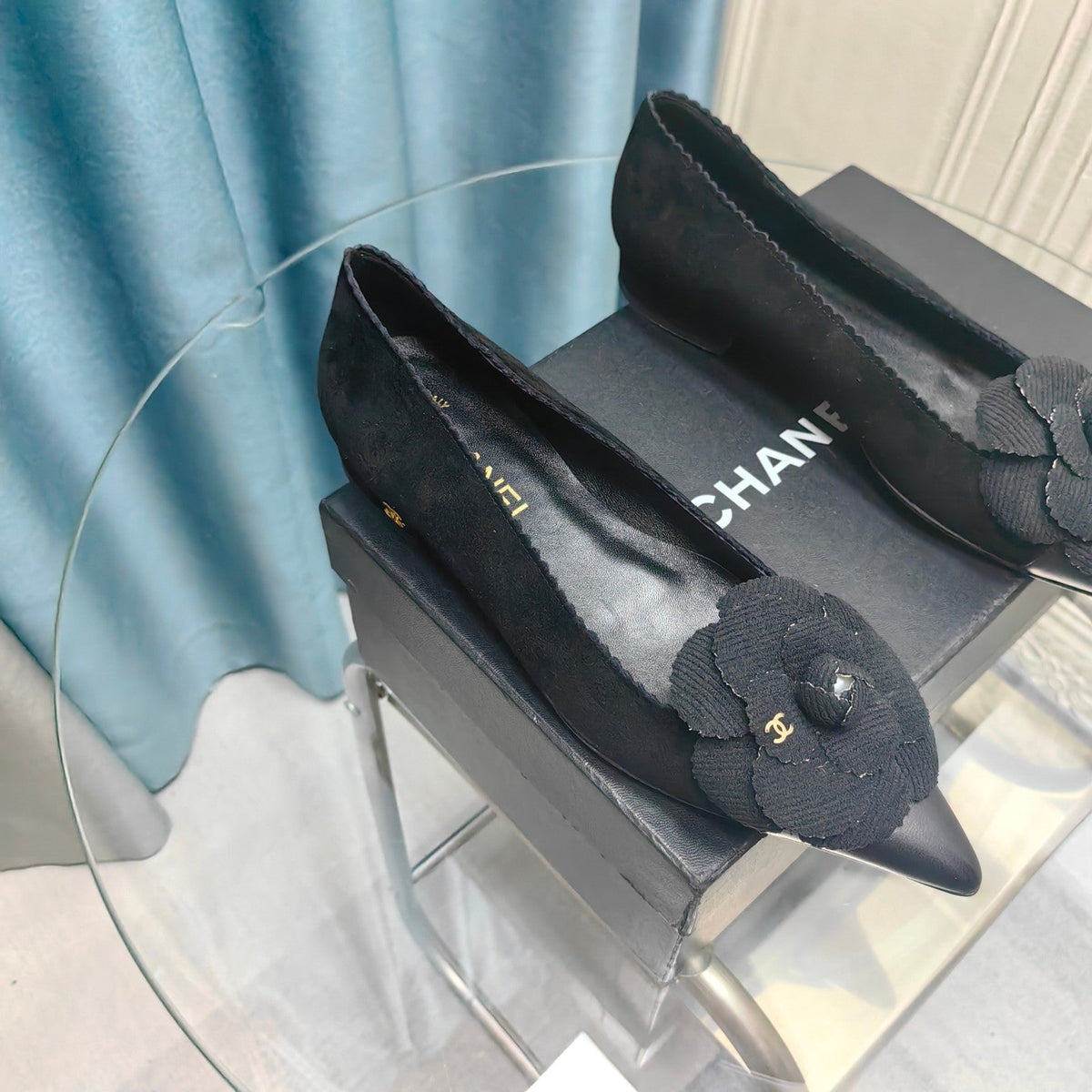 Chanel Ballet Flat in Black Suede and Calfskin with Flower