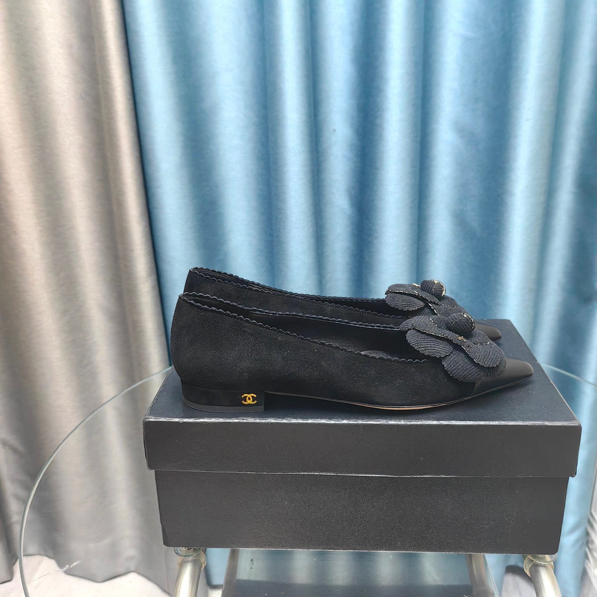 Chanel Ballet Flat in Black Suede and Calfskin with Flower