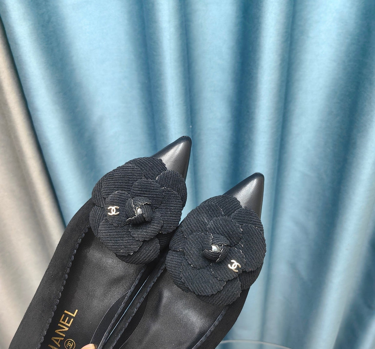 Chanel Ballet Flat in Black Suede and Calfskin with Flower
