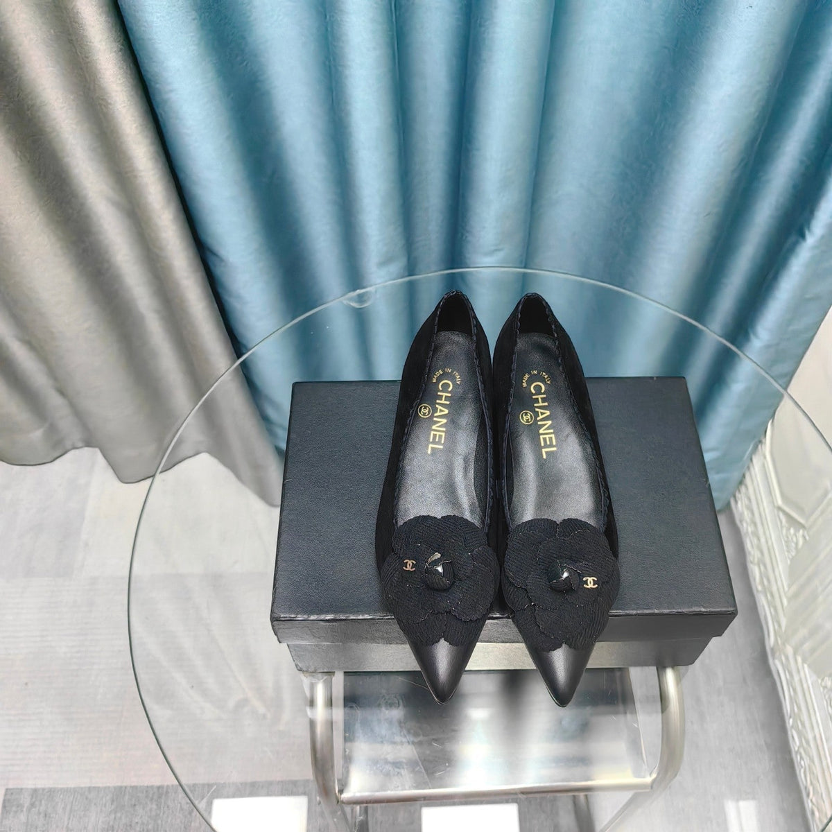 Chanel Medium Heels in Black Suede and Calfskin with Flower