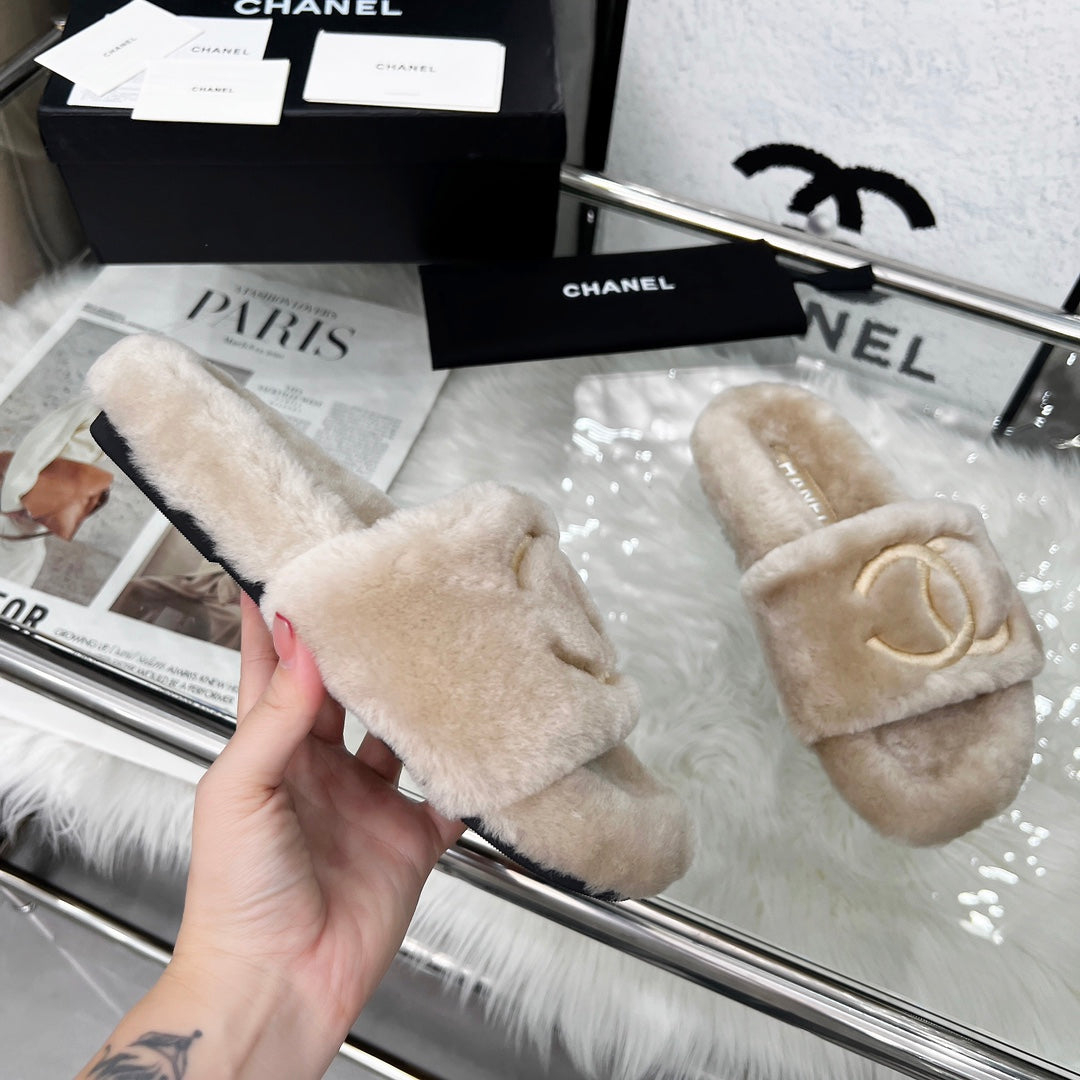 Chanel 25S Fur Slippers in Light Beige