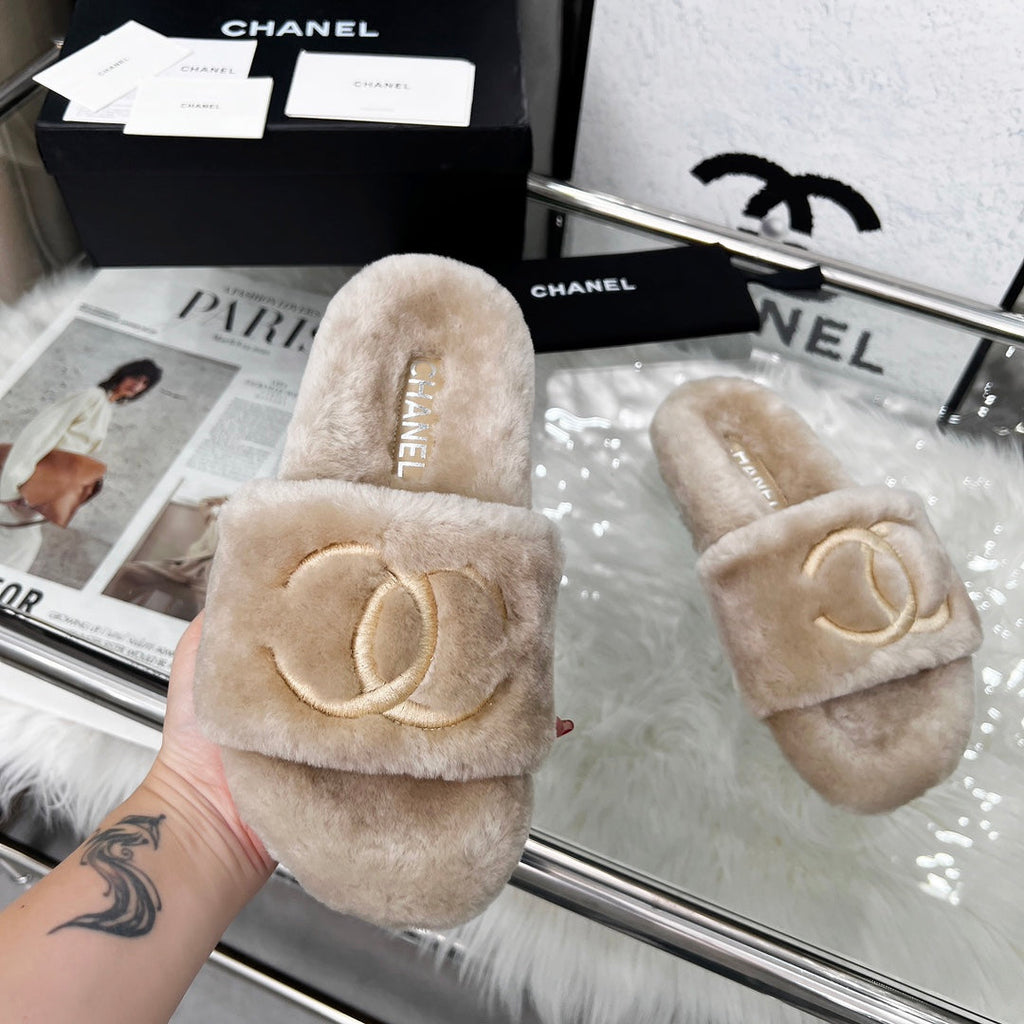 Chanel 25S Fur Slippers in Light Beige