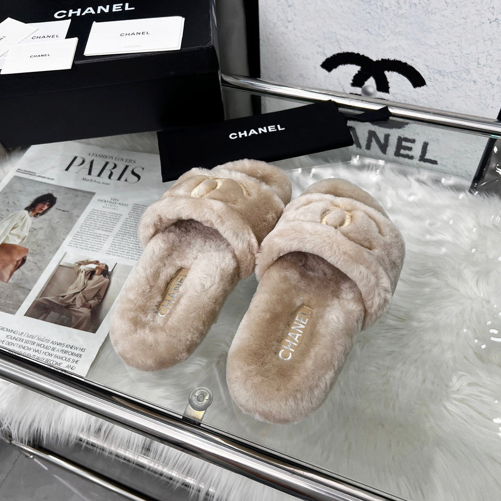 Chanel 25S Fur Slippers in Light Beige
