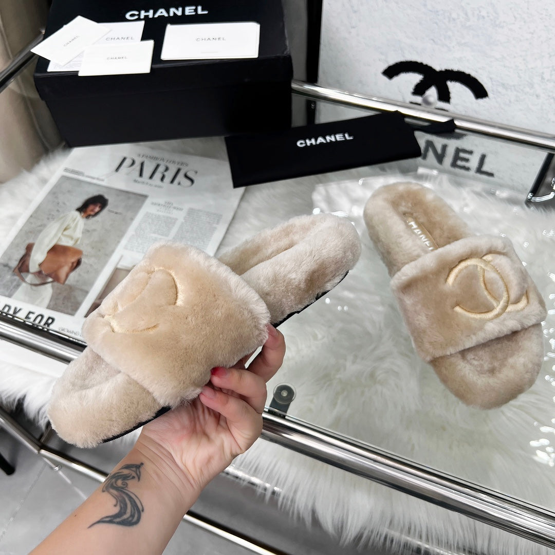 Chanel 25S Fur Slippers in Light Beige
