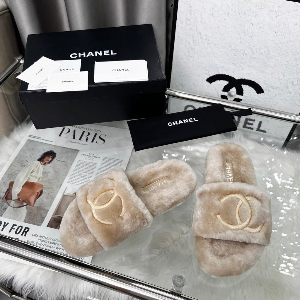 Chanel 25S Fur Slippers in Light Beige