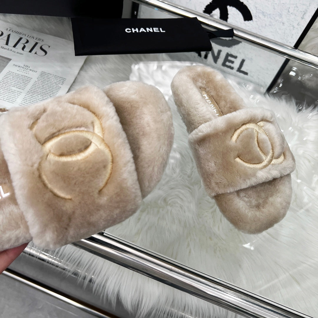 Chanel 25S Fur Slippers in Light Beige