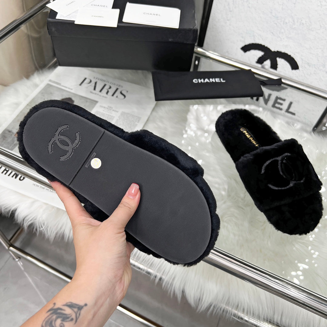 Chanel 25S Fur Slippers in Black