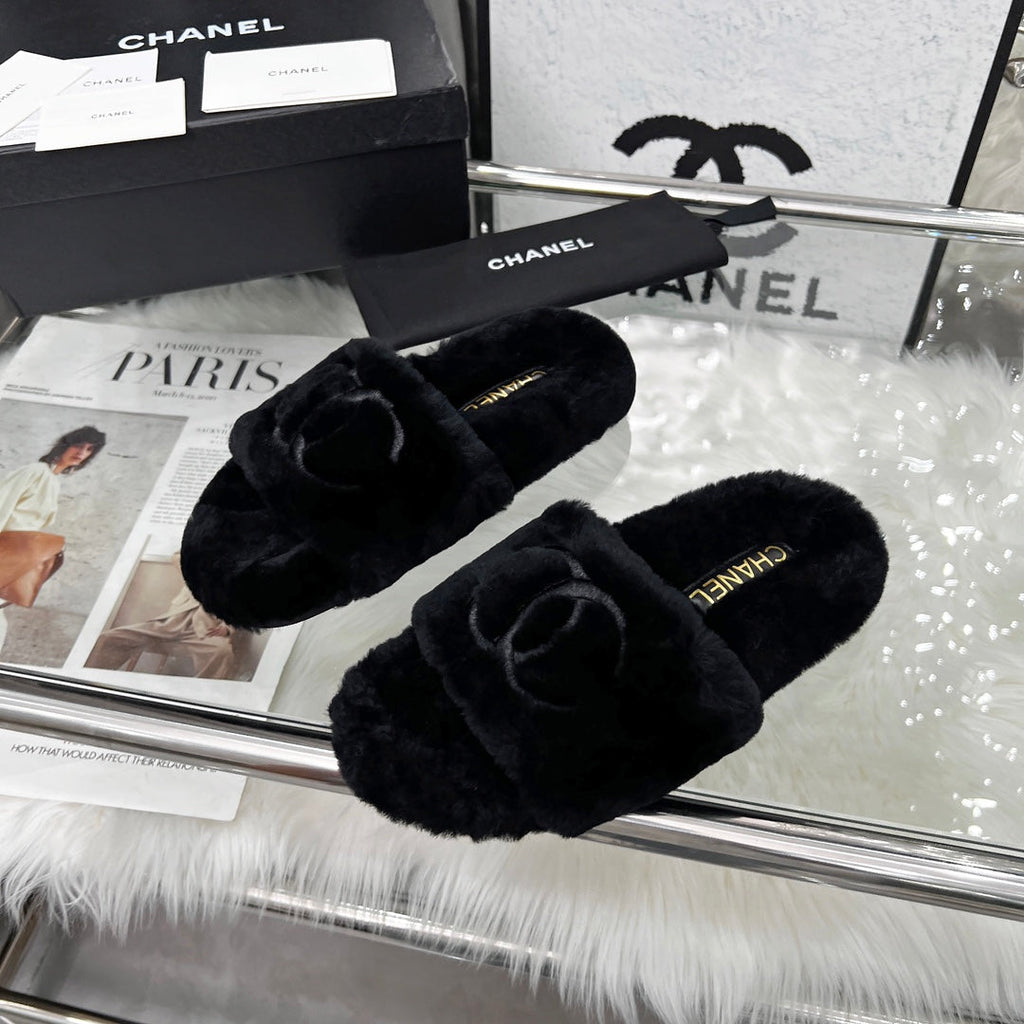 Chanel 25S Fur Slippers in Black