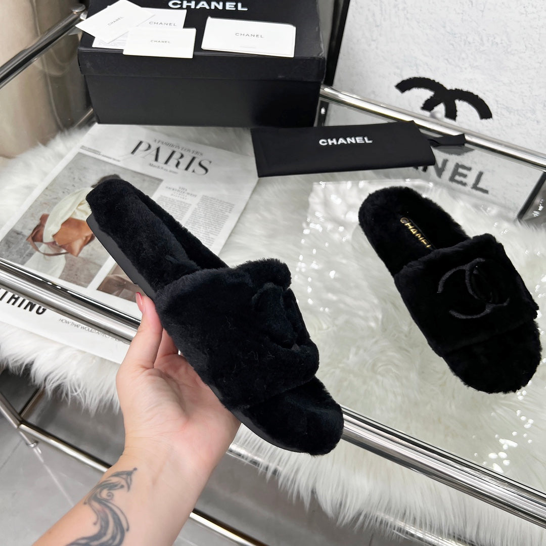 Chanel 25S Fur Slippers in Black