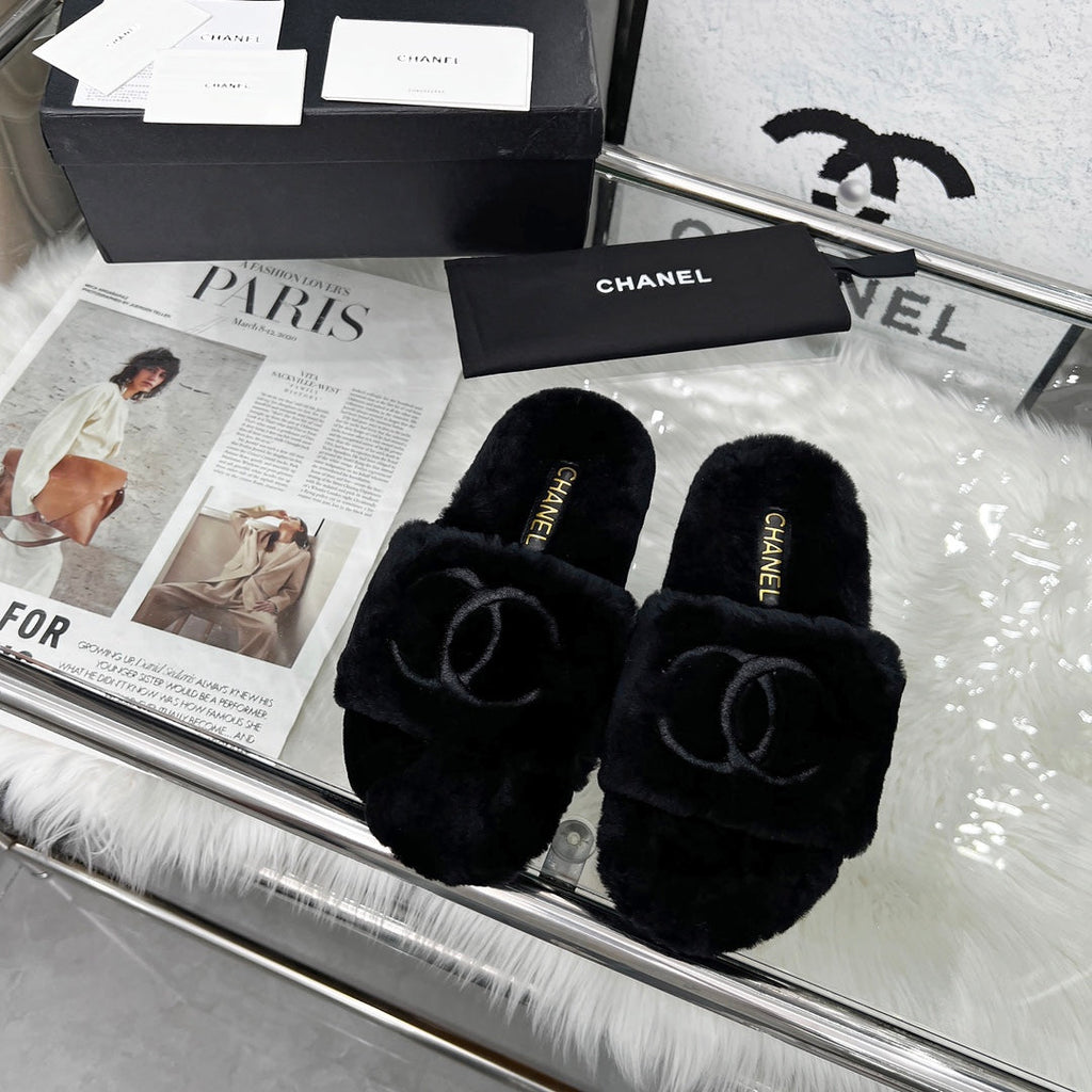 Chanel 25S Fur Slippers in Black