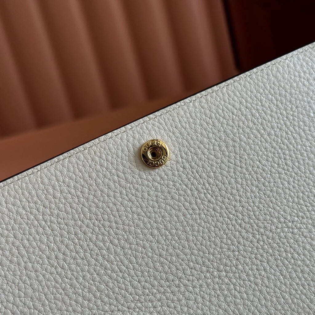 Gucci Softbit Continental Wallet 19 in White Grainy Calfskin Gold Hardware