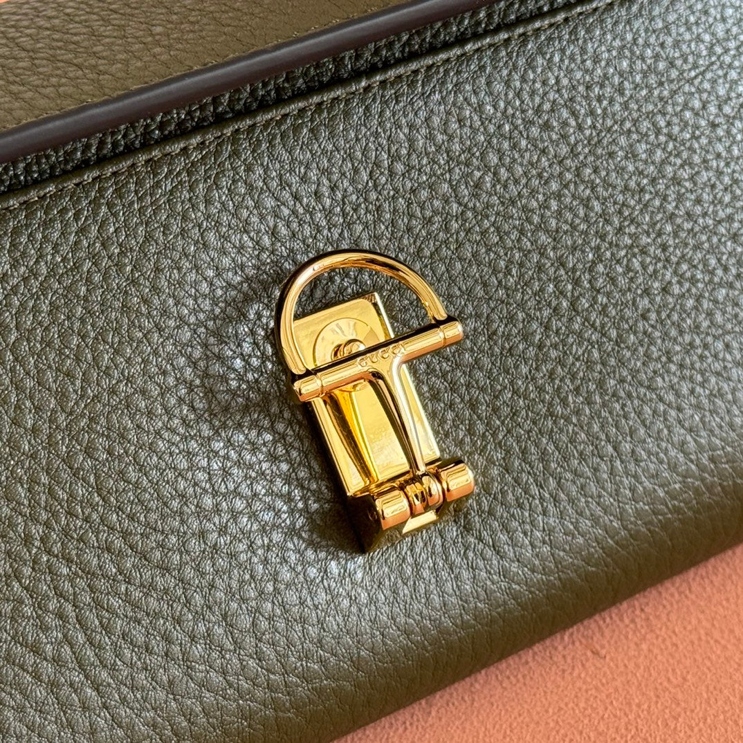 Gucci Softbit Continental Wallet 19 in Green Grainy Calfskin Gold Hardware