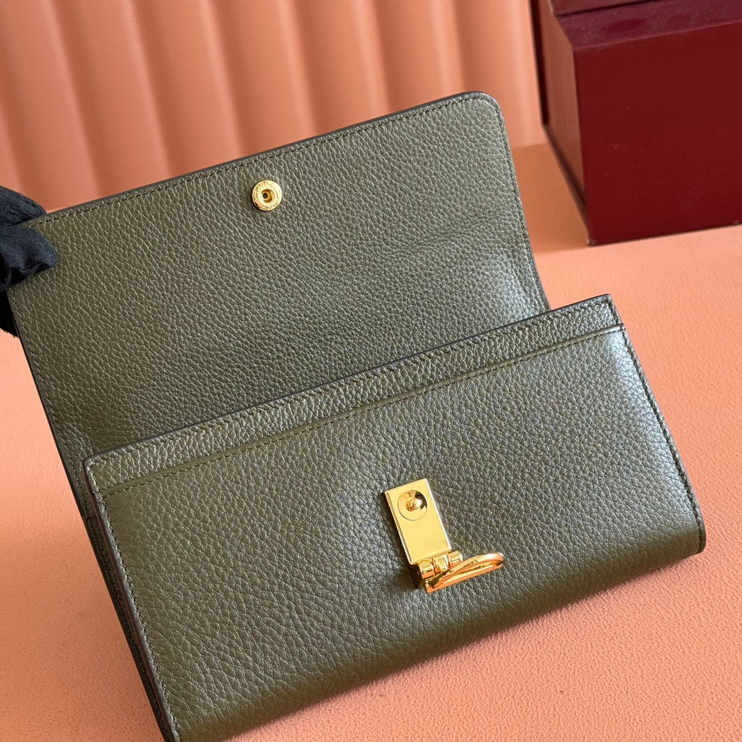 Gucci Softbit Continental Wallet 19 in Green Grainy Calfskin Gold Hardware