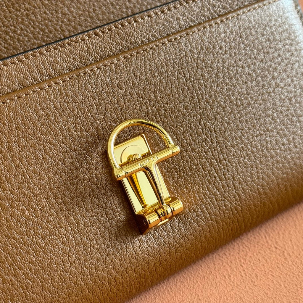 Gucci Softbit Continental Wallet 19 in Brown Grainy Calfskin Gold Hardware