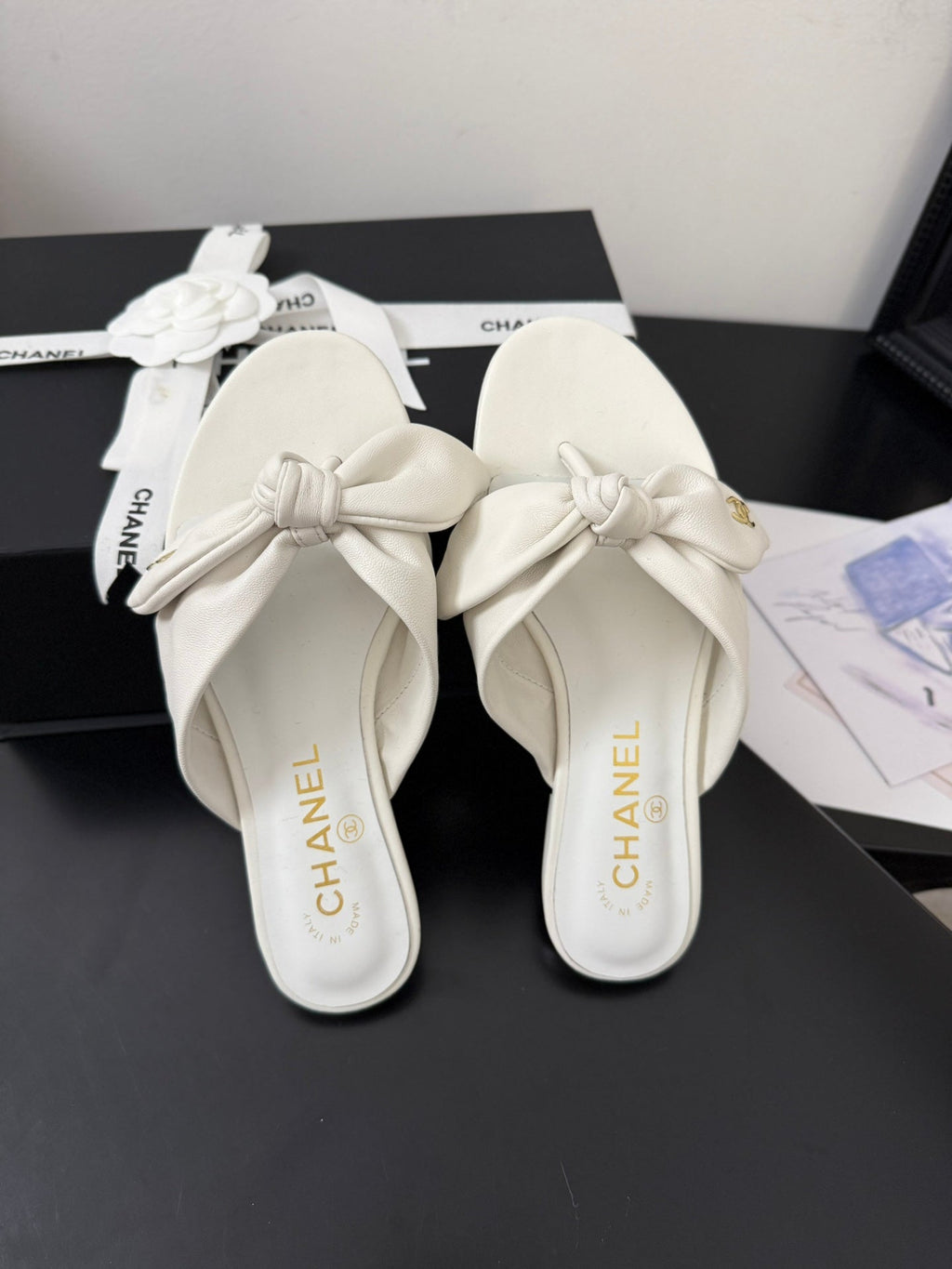 Chanel 25C Thong Sandal Bow White Lambskin 233563
